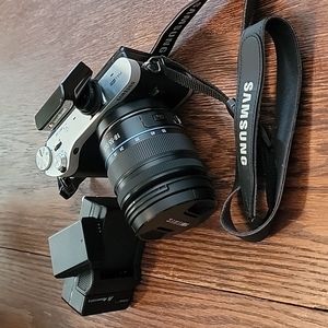 Samsung NX300 FullHD Digital Camera